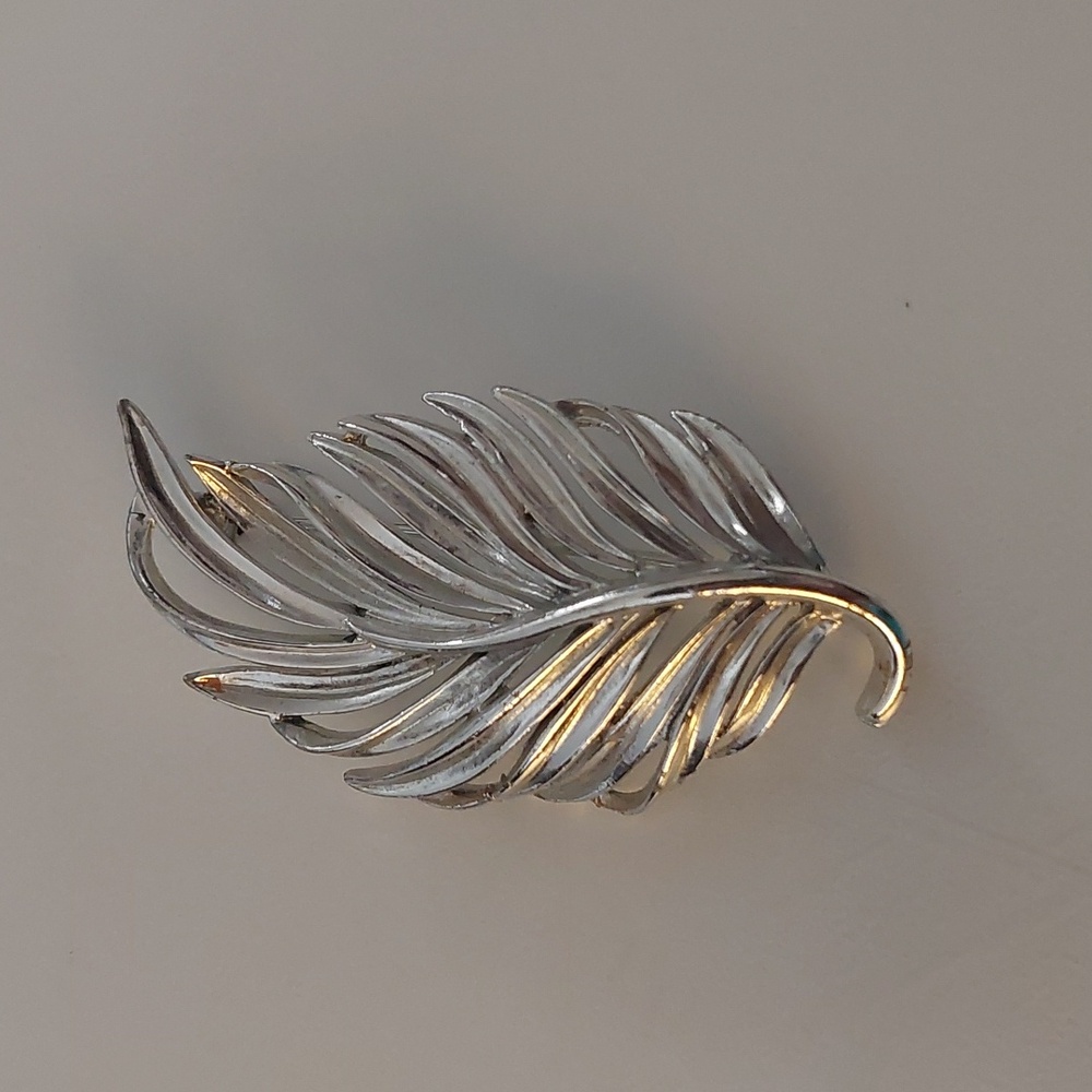 Silvertone Feather Brooch